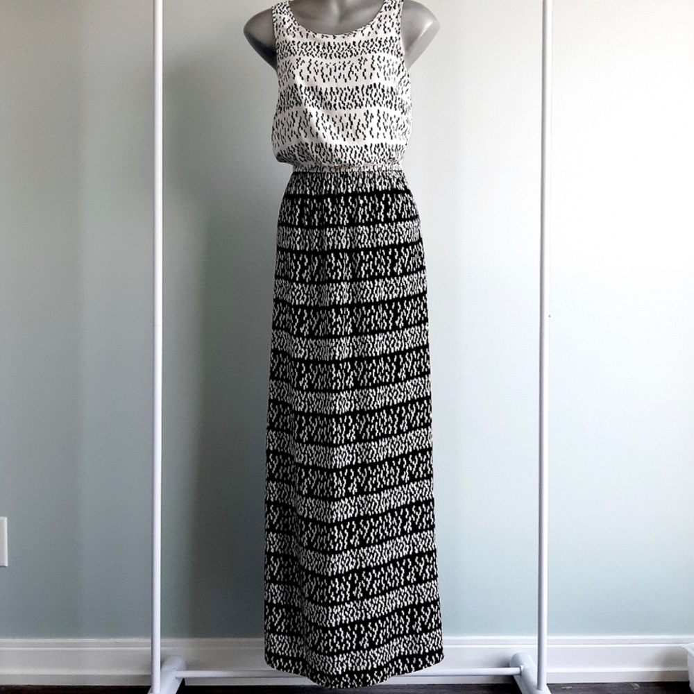 Forever 21 Women’s Black & White Pattern Sleeveless Open Back Maxi Dress Size L